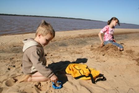 Buddeln am Rio Uruguay